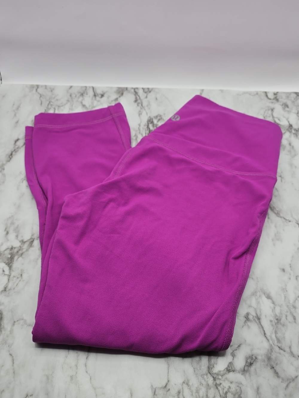 lululemon magenta athletic leggings 25in